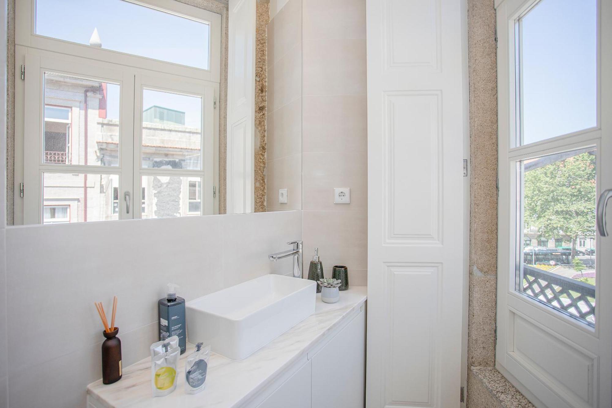 Liiiving In Porto - Aliados Stone Apartment المظهر الخارجي الصورة